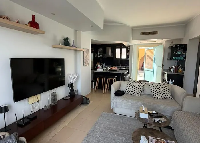 Hill Luxurious 3br Sea View Gouna شقة *